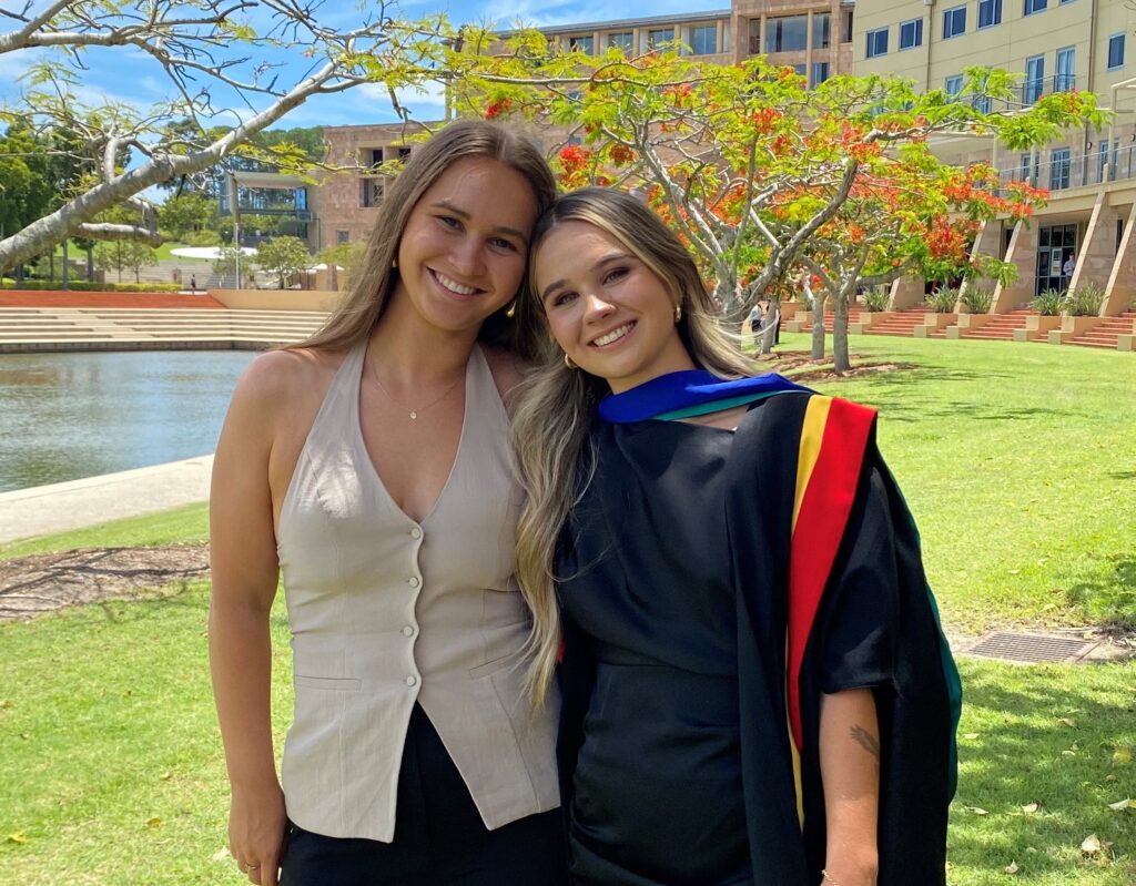 Yalari alumni Marnie Jones and her sister Zarleigh at Marnie's University graduation